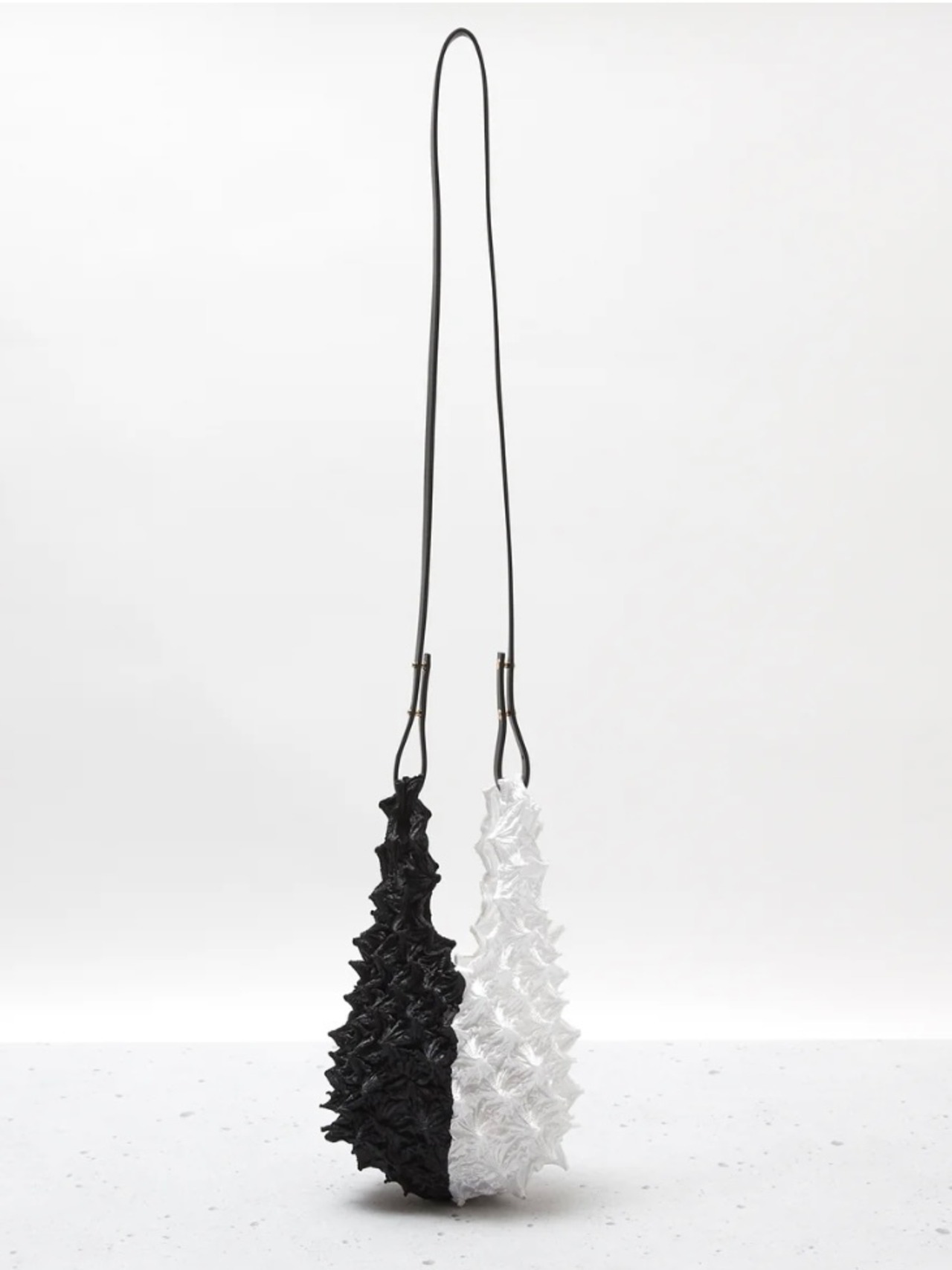 【送料無料】BUNZABURO 文三郎 / Mini Shoulder Bag With Leather Strap Pure White x Black / ショルダーバッグ - 1