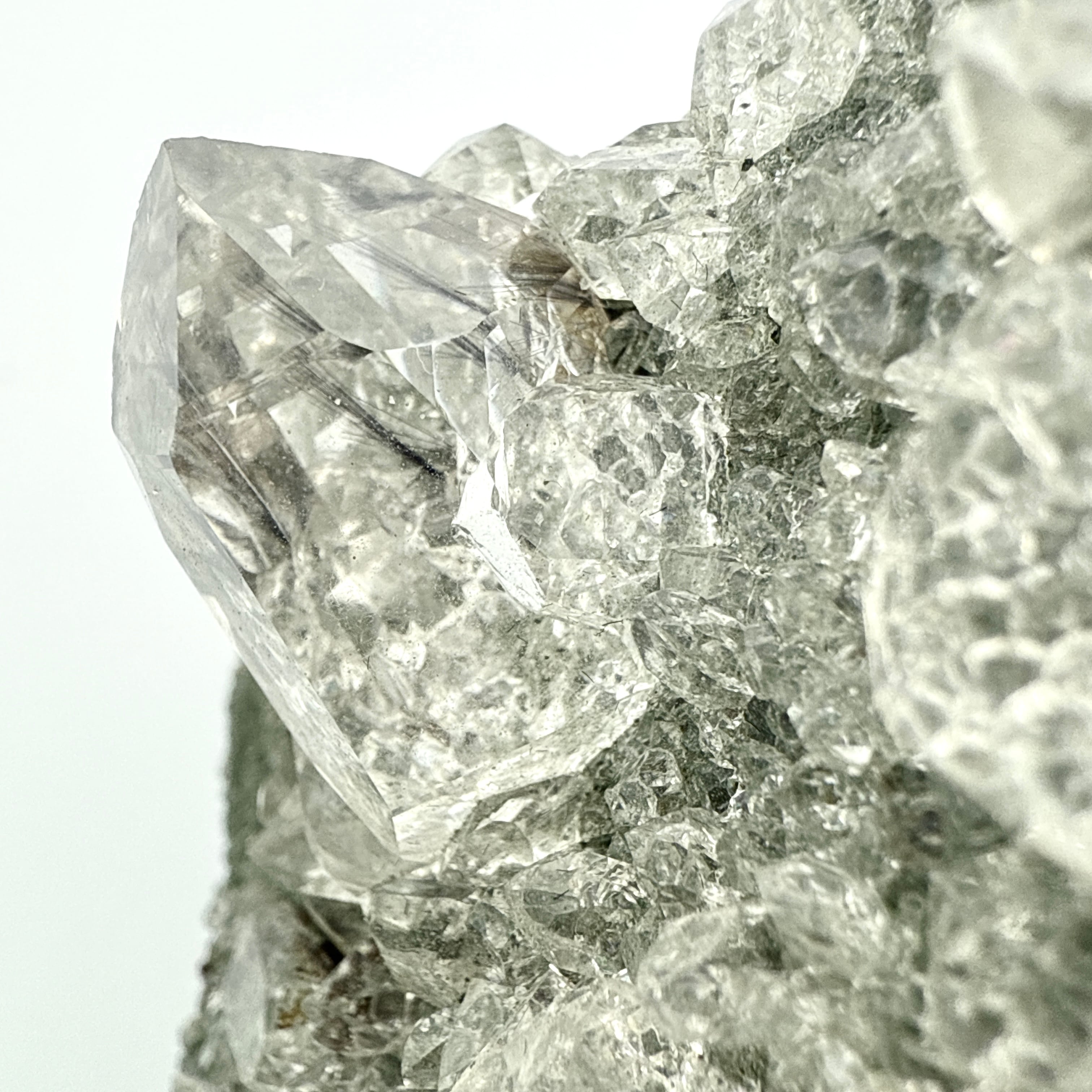 382 インドマニハール産ルチル入り水晶クラスター | Mea Via Stone