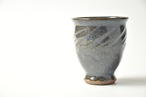 小代瑞穂窯 / 福田るい : しのぎカップ (高) 青 草紋しのぎ