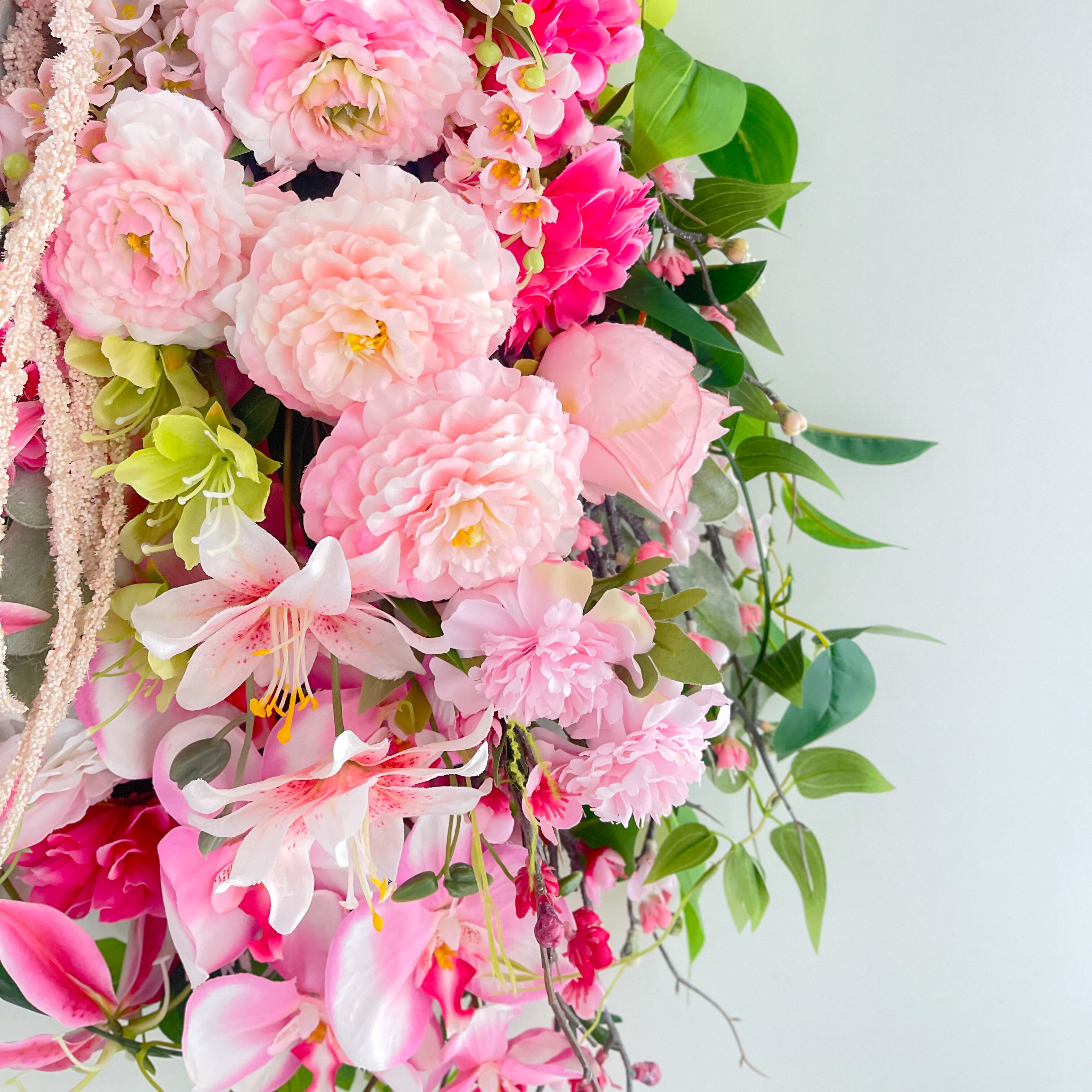 ひな祭りを祝う 胡蝶蘭と桃の特大スワッグ｜春を告げる華やぎ｜初節句