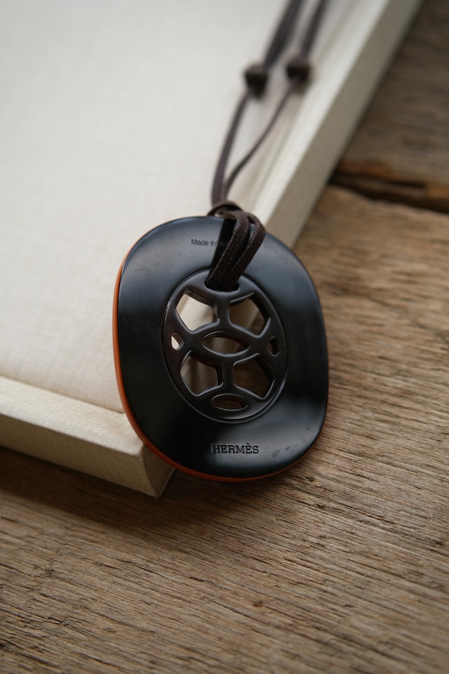 IORI／"HERMES" Lift pendant necklace