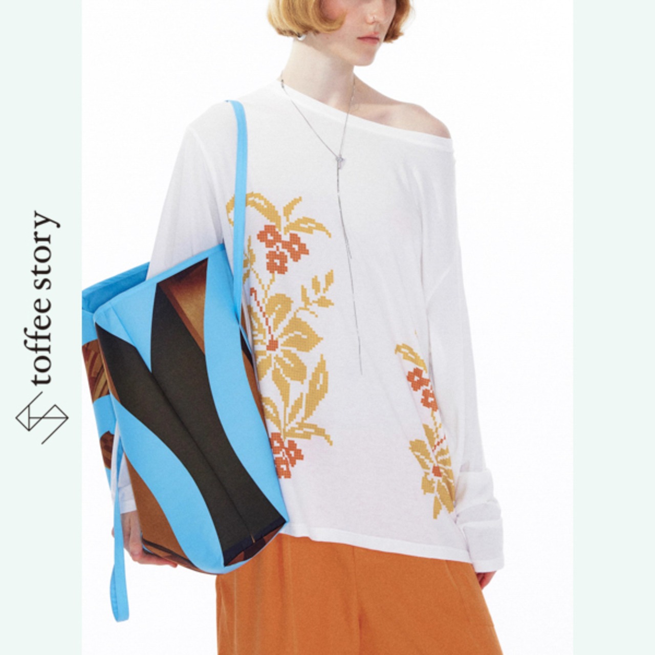 白地に咲く断片の花 オフショルダートップ 《B0008》