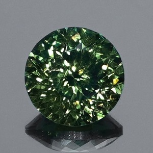 【Bright Brilliant Cut®︎ “129 Facets” 】静かに深まり、緑が息づく  0.56ct 天然サファイア