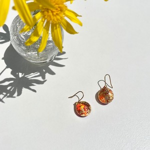 赤と金箔のピアス