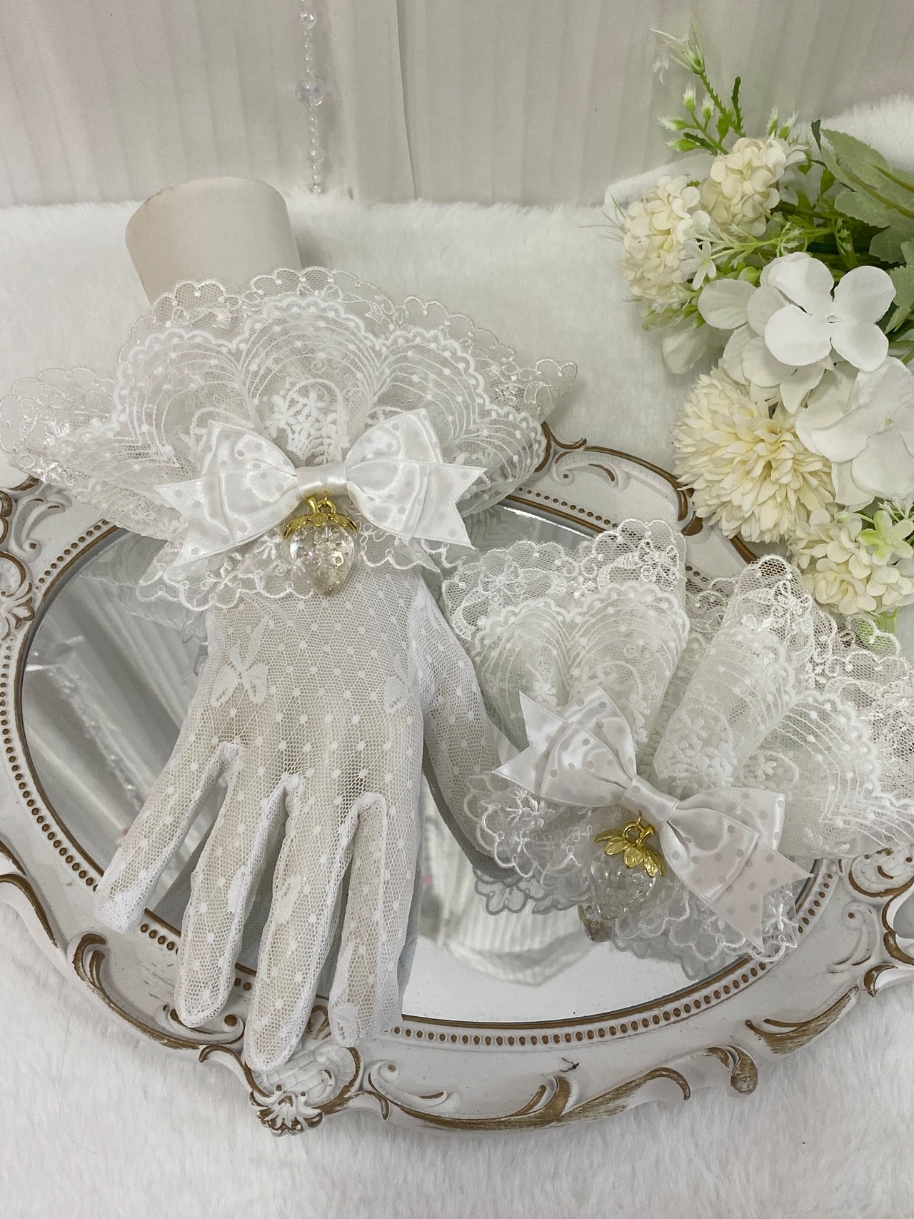 ♡ ちゅるちゅる苺 フリルレース ドットリボンカフス／お袖留め white ♡