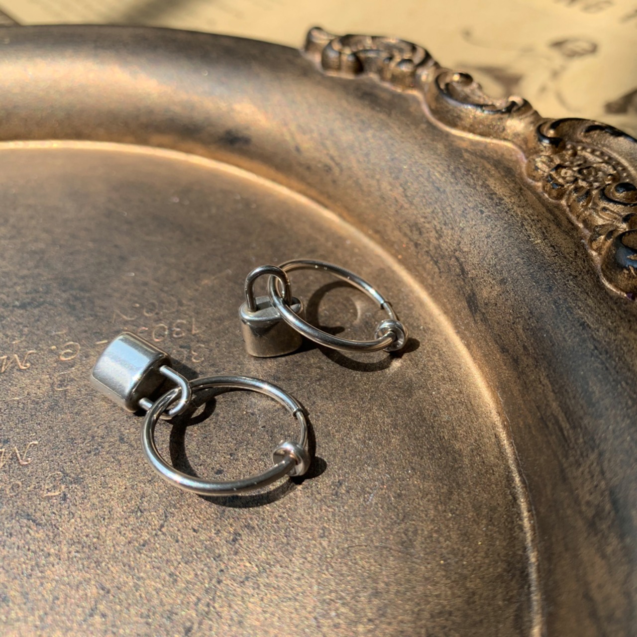 ステンレスフープパドロックイヤリング