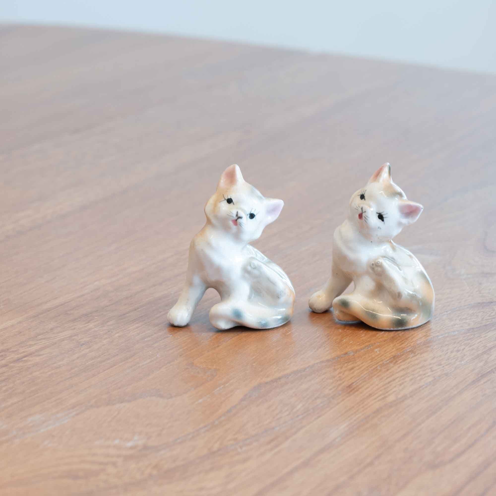 ミニミニサイズ　おそらく日本製（三毛猫ですので、小さな姉妹）　陶器製