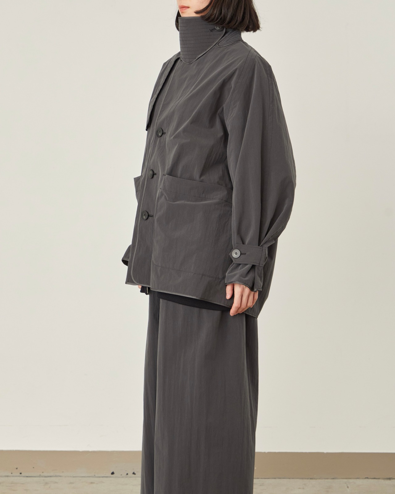 I'm here - with PIPING : JACKET /  gray