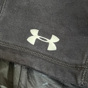 【UNDER ARMOUR】2XL ビッグシルエット パーカー HUNT ロゴ プリント スウェット フーディー hoodie プルオーバー アンダーアーマー フードロゴ us古着