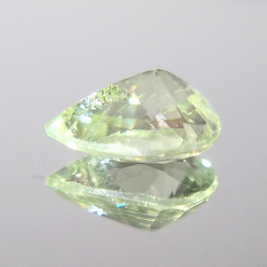 ミントガーネット ルース UV蛍光 天然 0.31ct