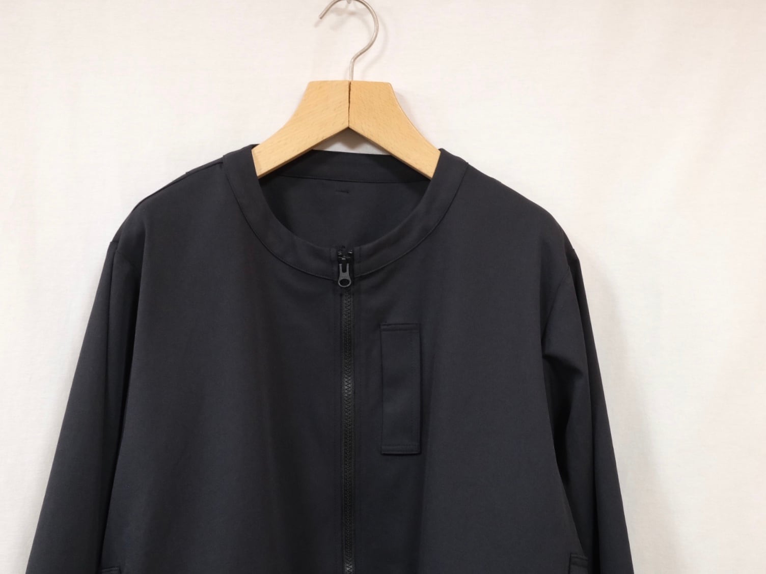 UNTRACE” LINEN TWILL ZIPPER CARDIGAN DARK NAVY” | Lapel online store 