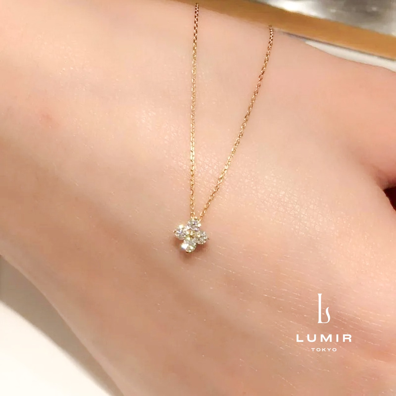 シャイニーブロッサムネックレス