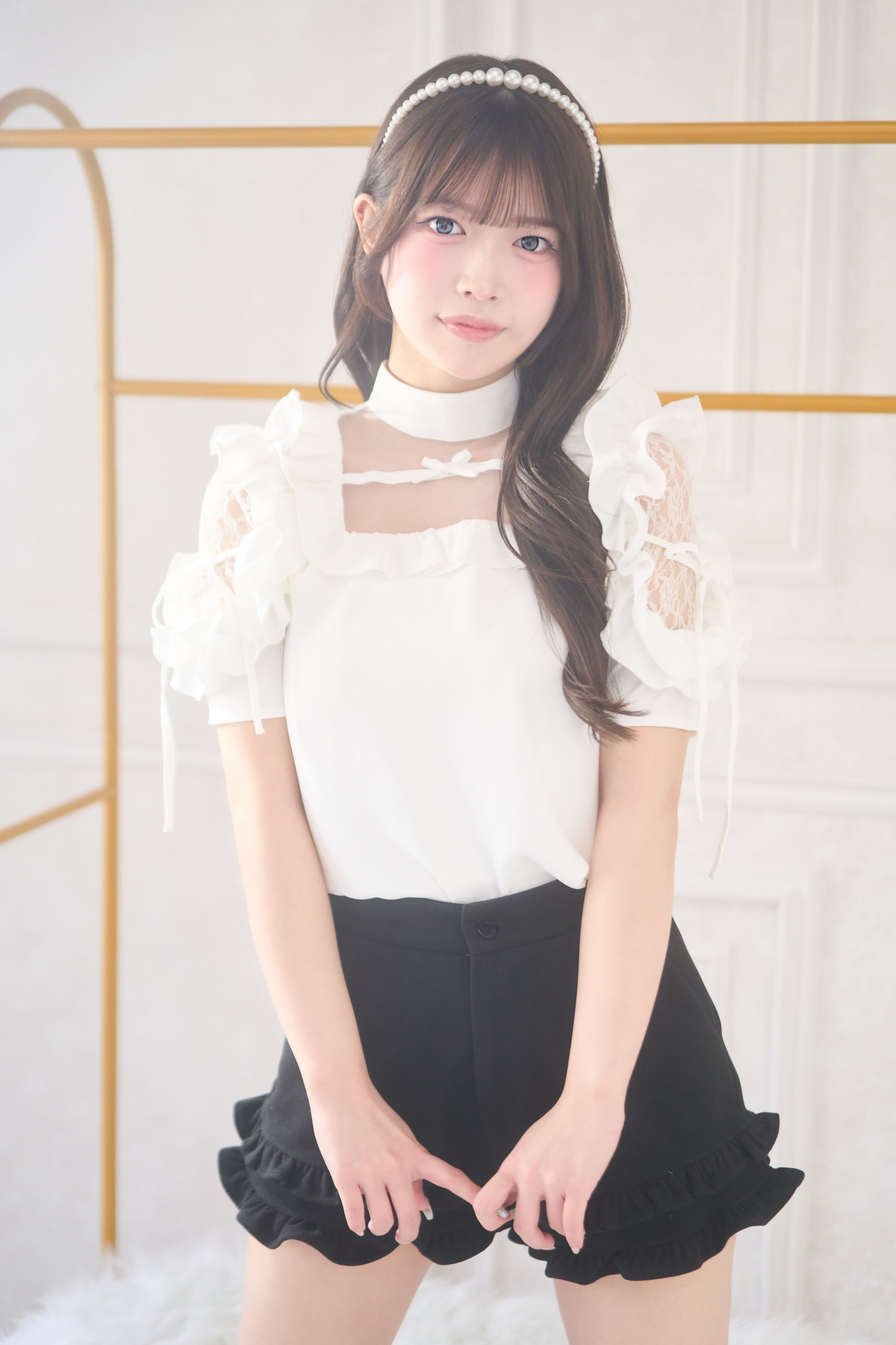 きらきらショルダーフリルブラウス