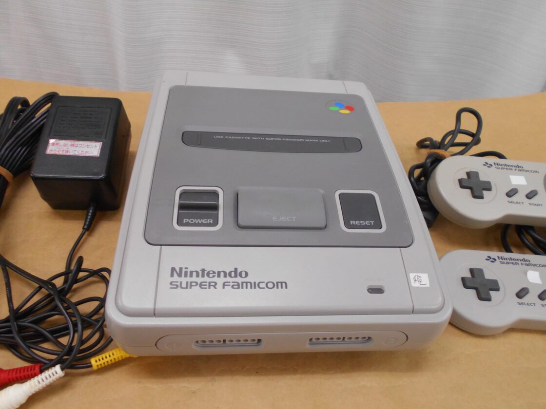 ☆スーパーファミコン本体 コントローラー・アダプタ・ケーブル セット 