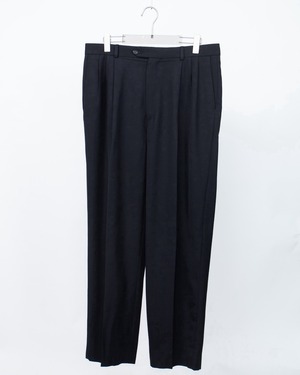 baggy silhouette tuck slacks