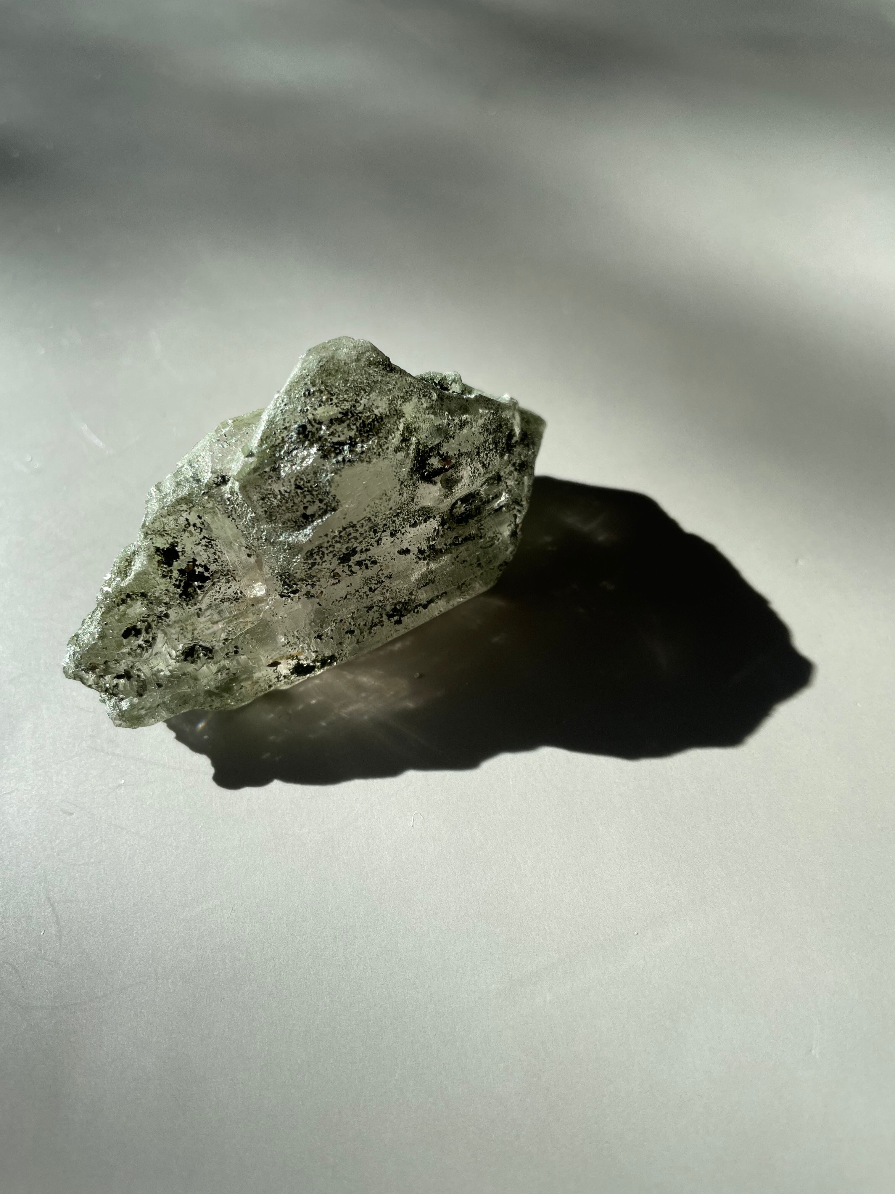 グインデル水晶(ねじれ水晶)　エピドート　ヒマラヤ