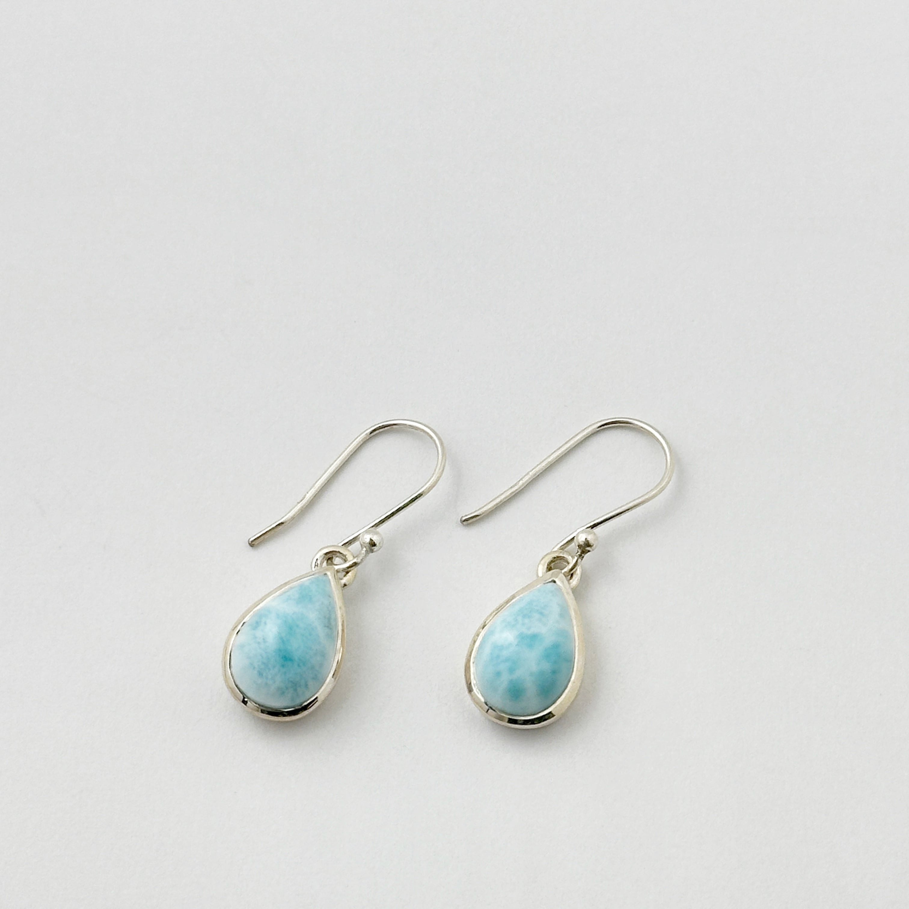 ラリマー ドロップ型 フックピアス M size 1.3 x 1.0cm | 【公式通販