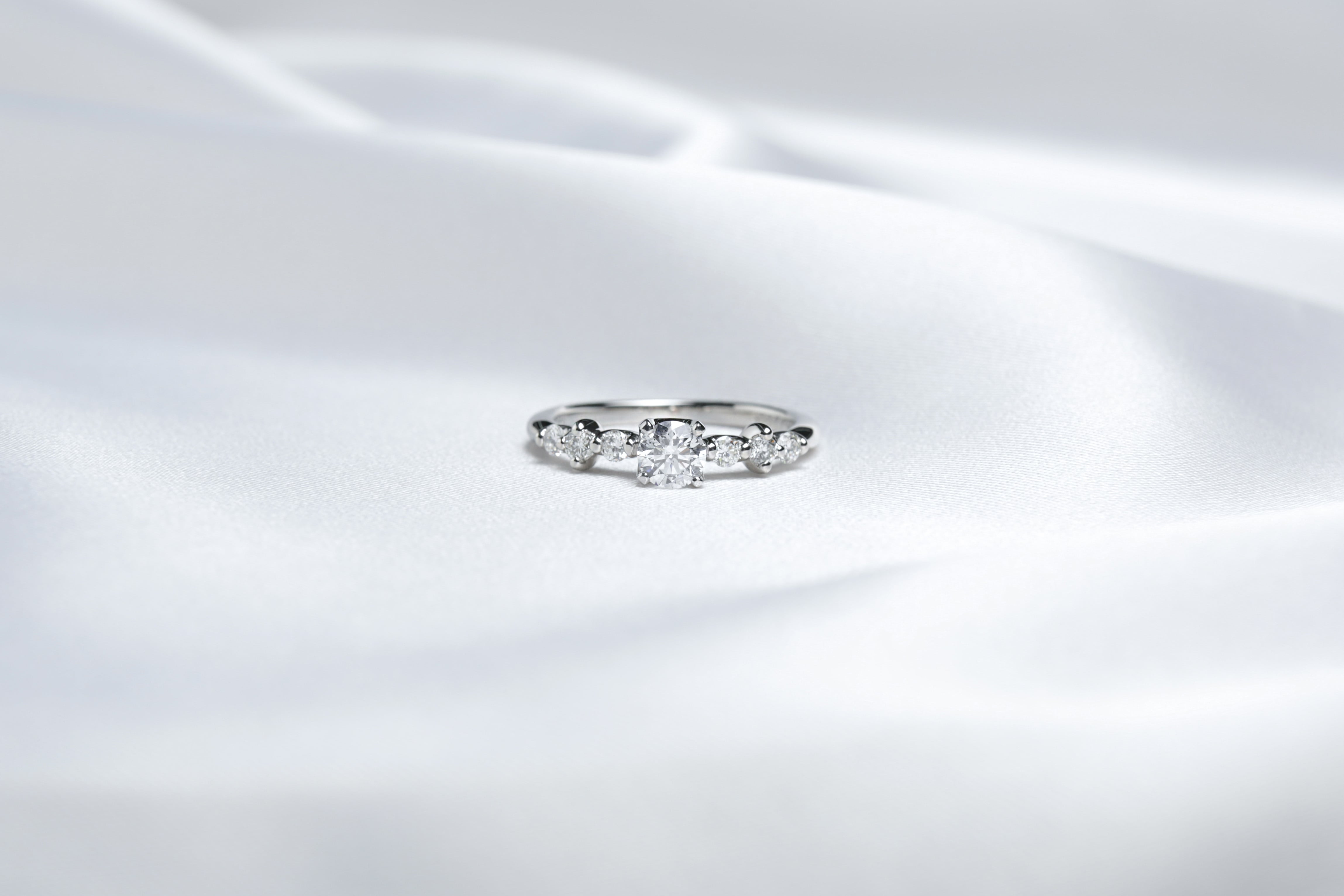 婚約指輪 / 永久保証】Pt900 天然ダイヤモンド 【中石0.336ct】婚約
