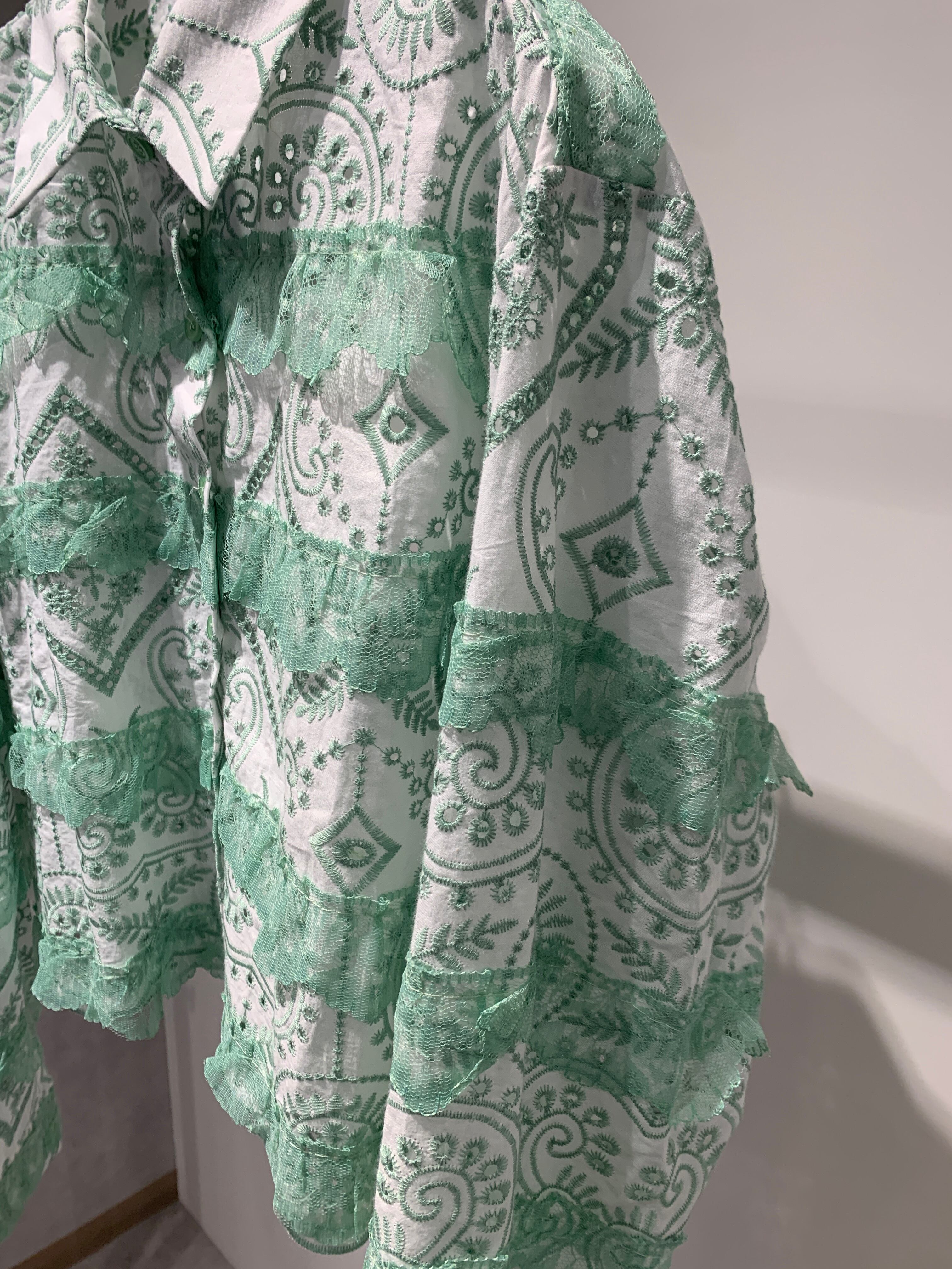 lace embroidery cropped shirt blouse