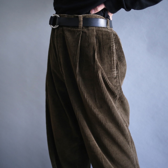 2-tuck tapered silhouette khaki wide corduroy pants