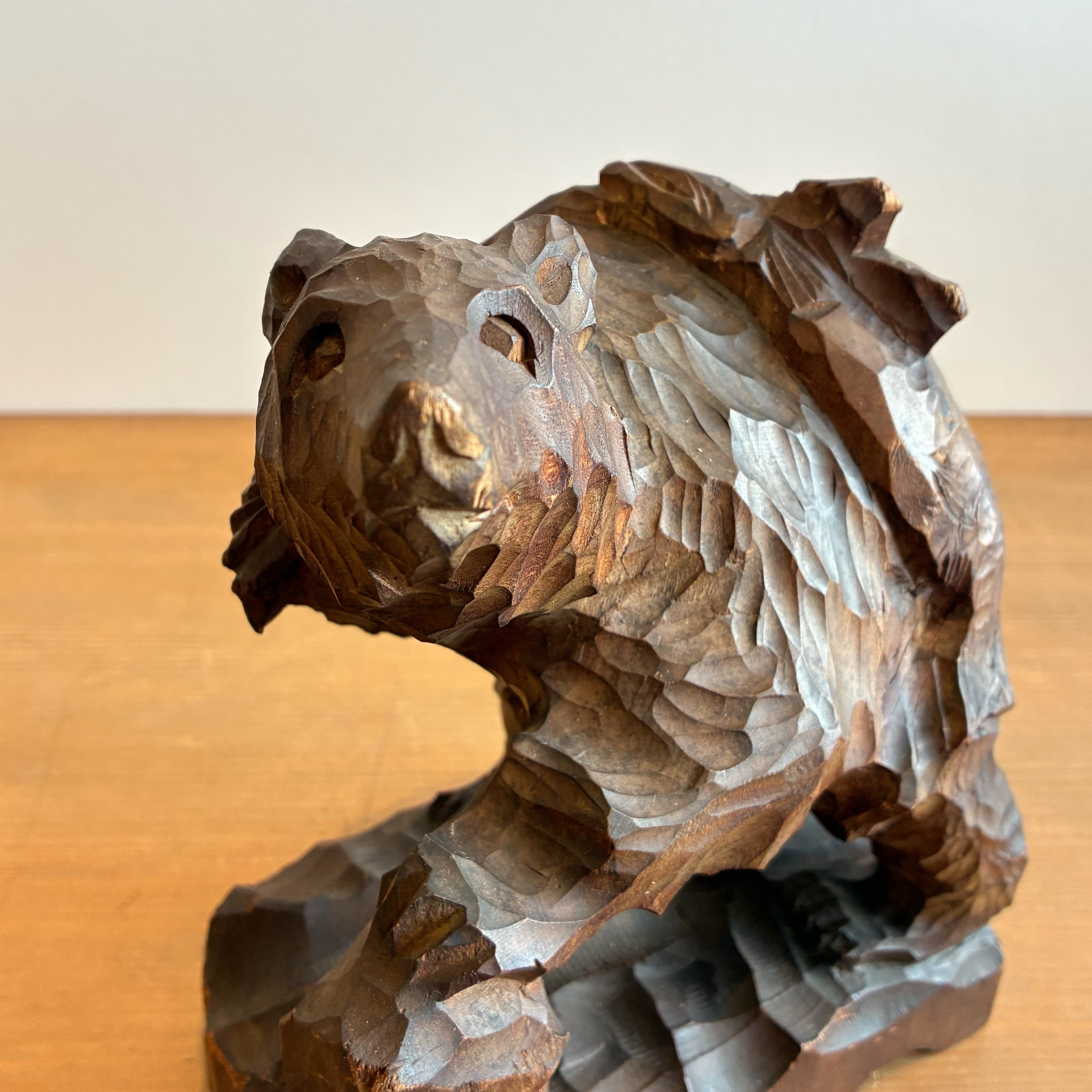 鮭を担いだ木彫り熊 | POTLATCH