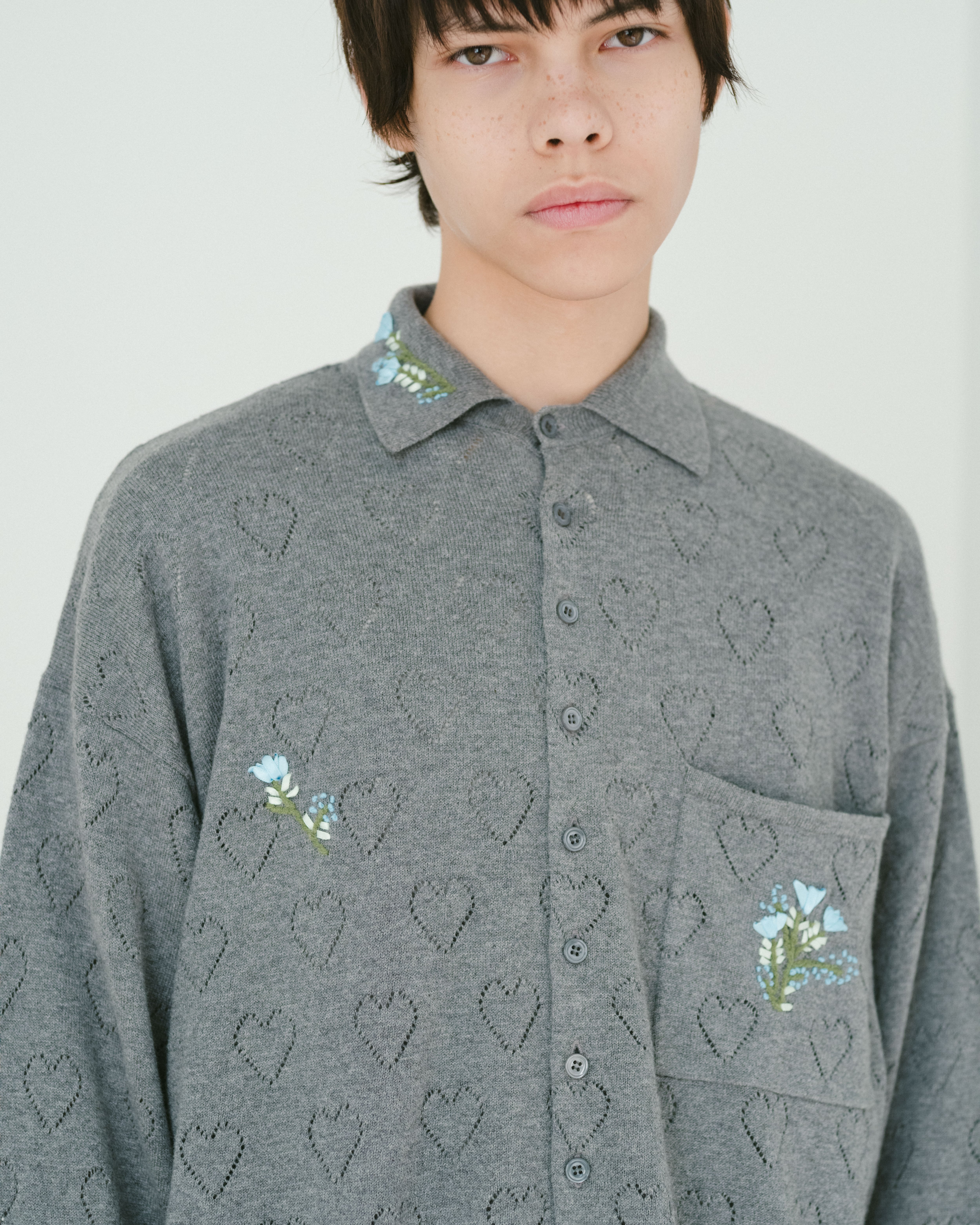 Flower embroidery knit shirt（GREY） | TTTMSW
