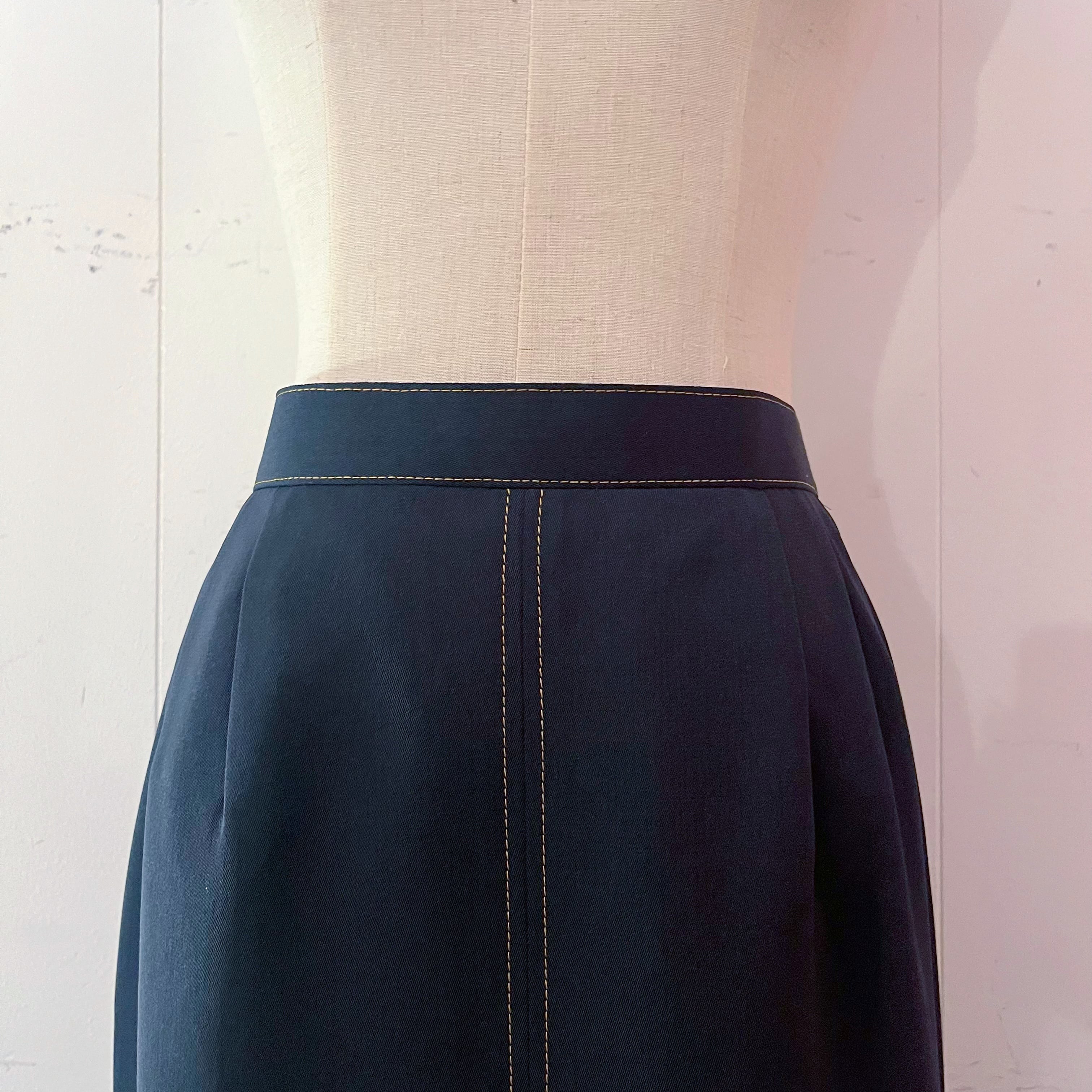front slit button black skirt