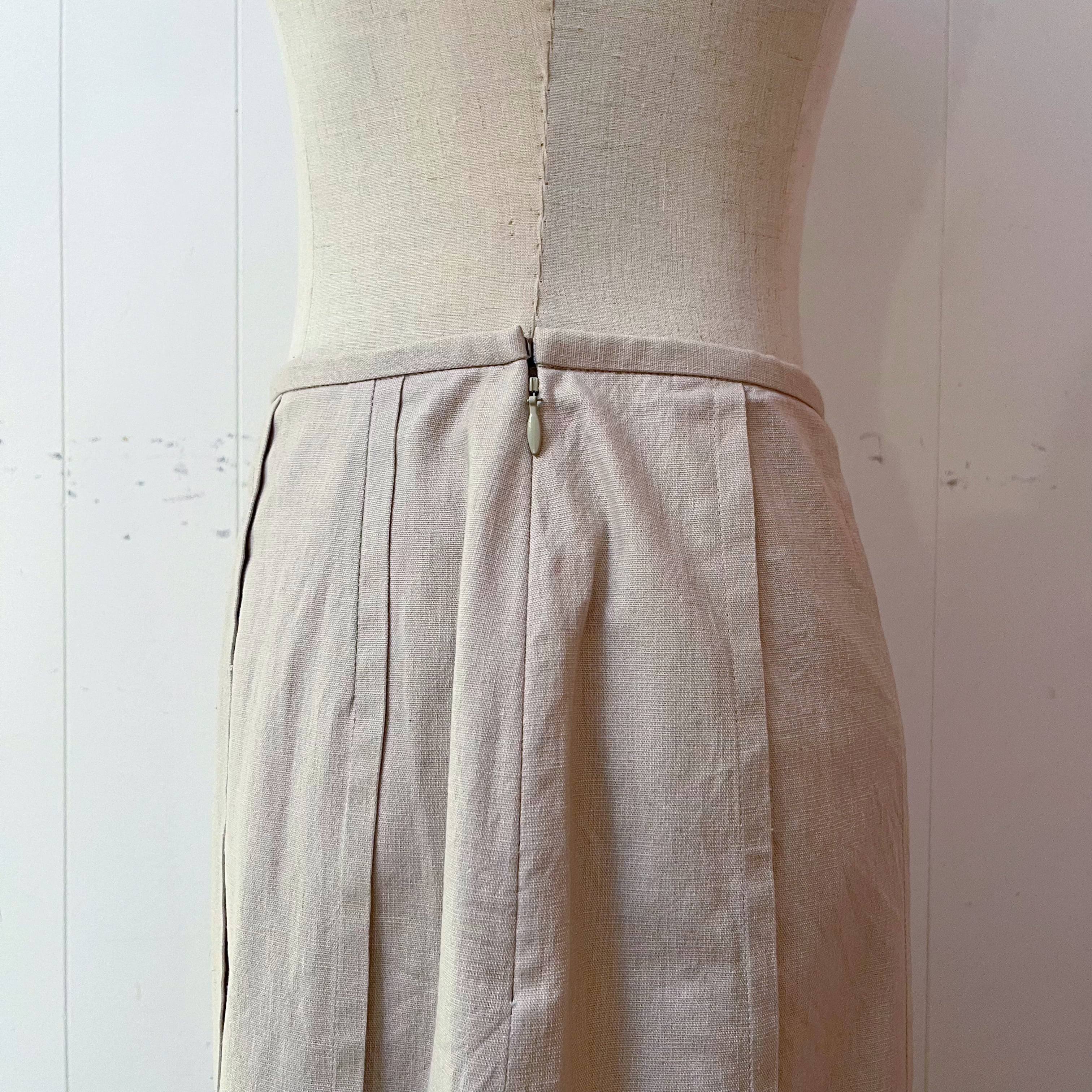 beige pleats side slit long skirt