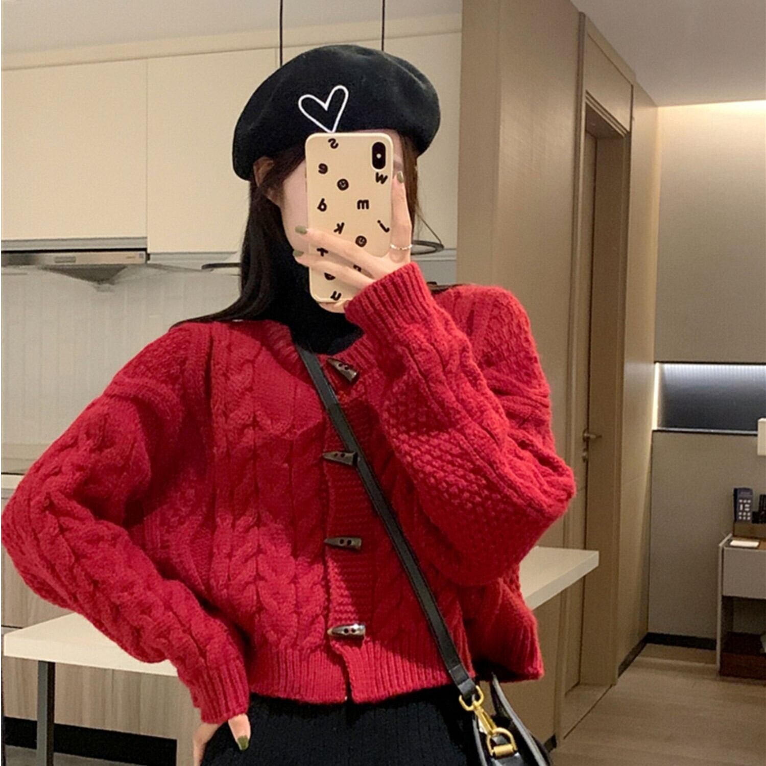 トップス レディース ニット セーター カーディガン ショート ショート丈 長袖 ラウンドネック かわいい 大人可愛い きれいめ カジュアル 上品 おしゃれ お洒落 ラブリー キュート ガーリー 主役級 存在感 フェミニン 秋 冬 10代 20代 30代 40代 学生 通学 デート お出かけ 女子会 休日 着回し 普段使い 韓国 韓国系 送料無料 ファッション コーデ スタイル モテ 体型カバー トレンド 流行 インスタ映え S M L XL 2XL 3XL 白 ホワイト 赤 レッド