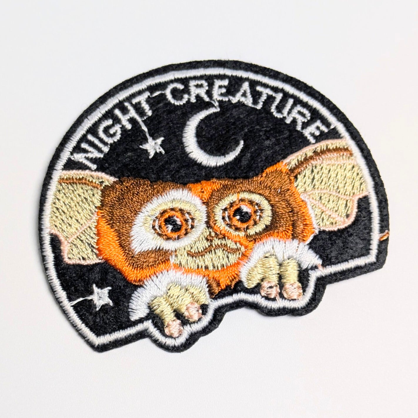 再入荷！送料無料！ ★刺繍アイロンワッペン★【 Gremlins (グレムリン) 】ギズモ  “ NIGHT CREATURE ”〚アメリカン雑貨 アメトイ〛