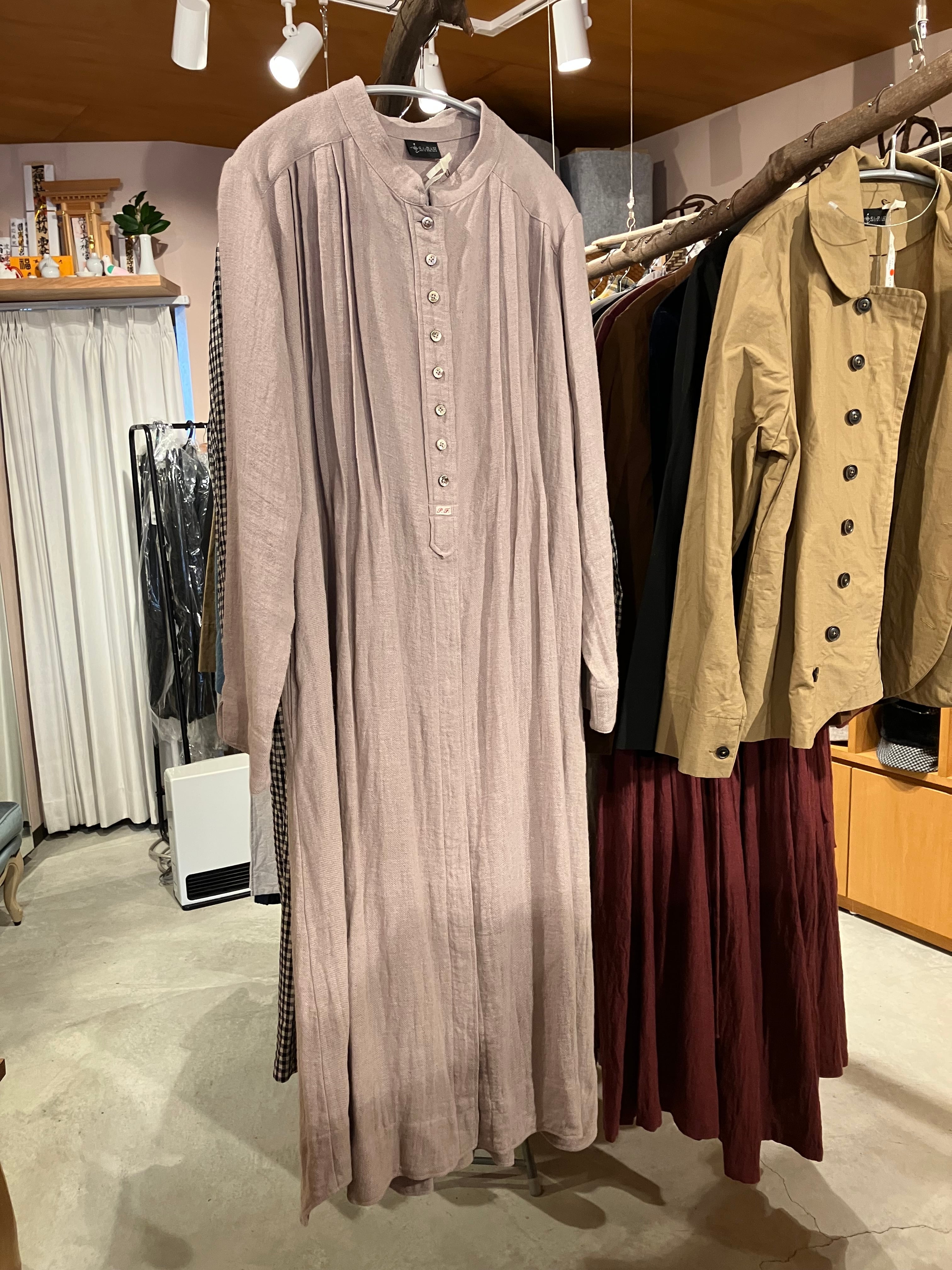 スタンドネックピンタックワンピース 長袖 リネンビエラさくら Sa-Rah