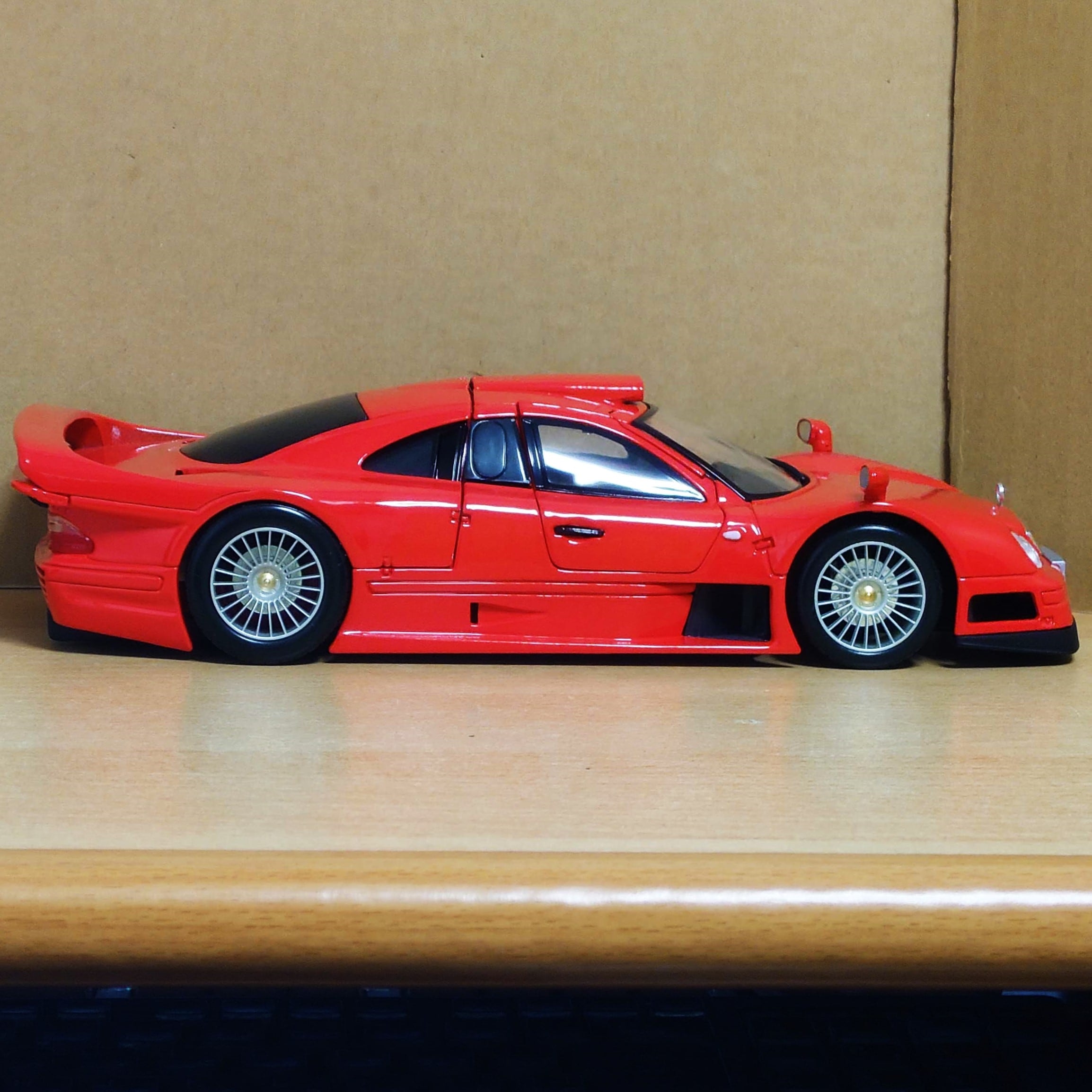 1/18 メルセデスベンツCLK-GTR レッド Mercedes Bentz CLK GTR 1/18 メルセデスベンツCLK-GTR レッド Mercedes Bentz CLK GTR