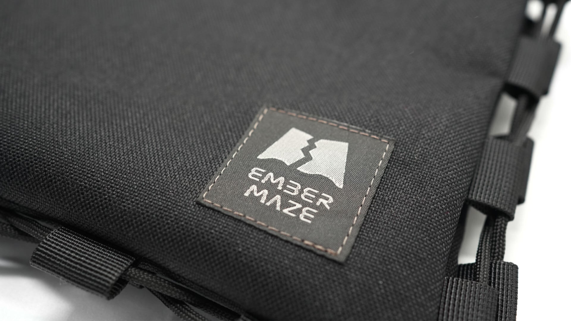 ダブルサコッシュ（大） | EMBER MAZE official shop