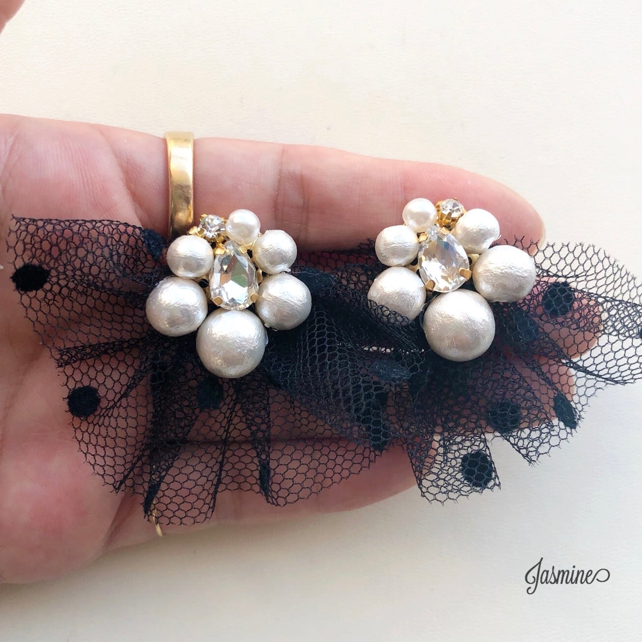 大ぶり コットンパールビジュー×ドットチュール ピアス | Jasmine