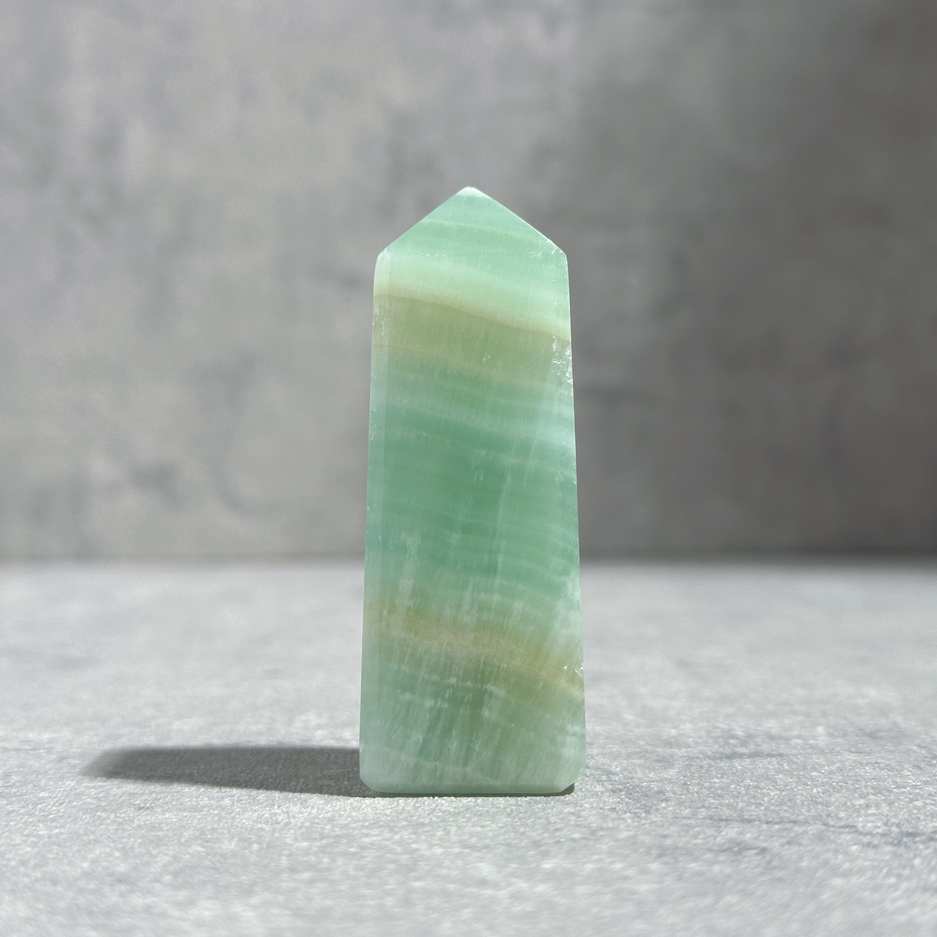ピスタチオカルサイト タワー72◇Pistachio Calcite◇天然石・鉱物・パワーストーン