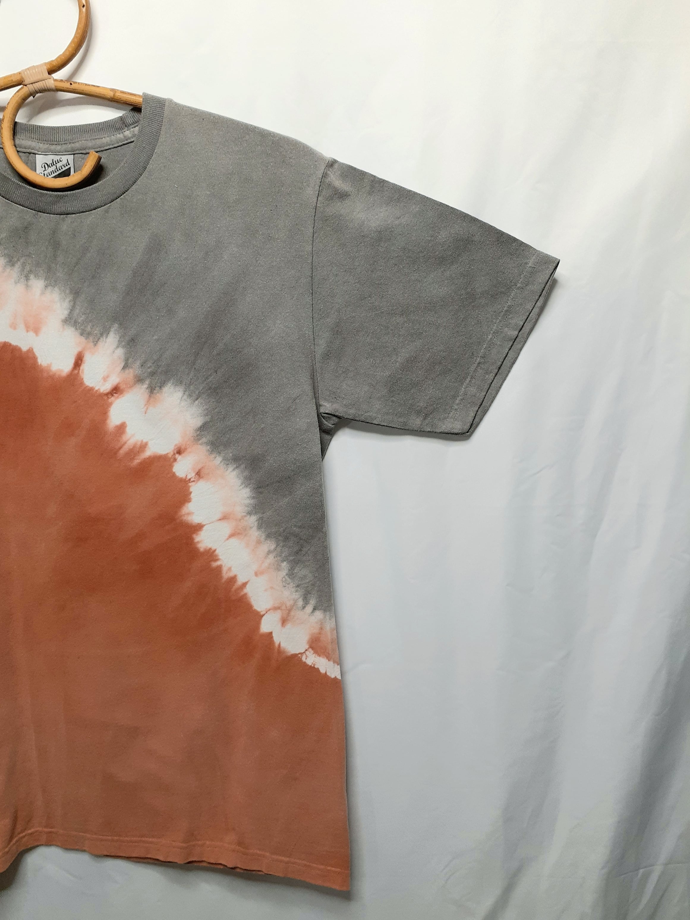 手染めのTシャツ(ベンガラ染め)