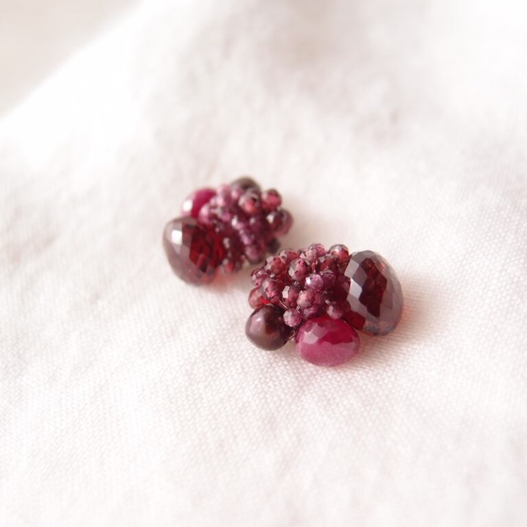 【天然石刺繍/ピアス 】Garnet × Ruby × Spinel Earrings