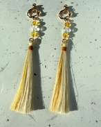 『琥珀の陽だまり』 バルチックアンバー（琥珀）×水晶×精麻タッセルのお守りイヤリング