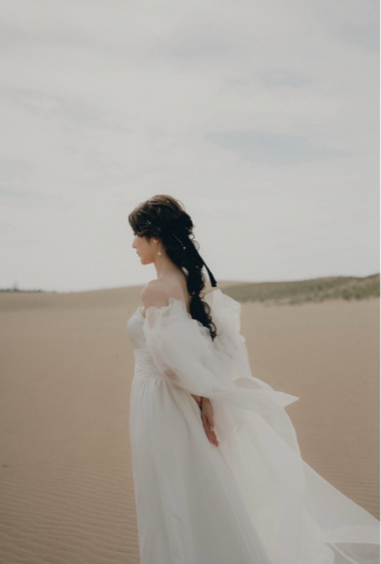 実例写真！ベアトップ ウエディングドレス フリル袖 前撮り/結婚式花嫁  