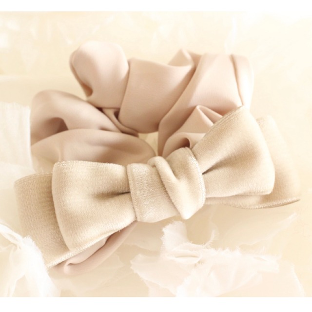 ベルベットリボン×サテンシュシュ｜ライトベージュ