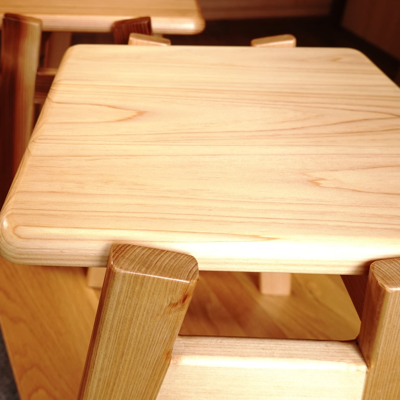 森の学校スツール ひのきタイプ | あすの森づくりの家具