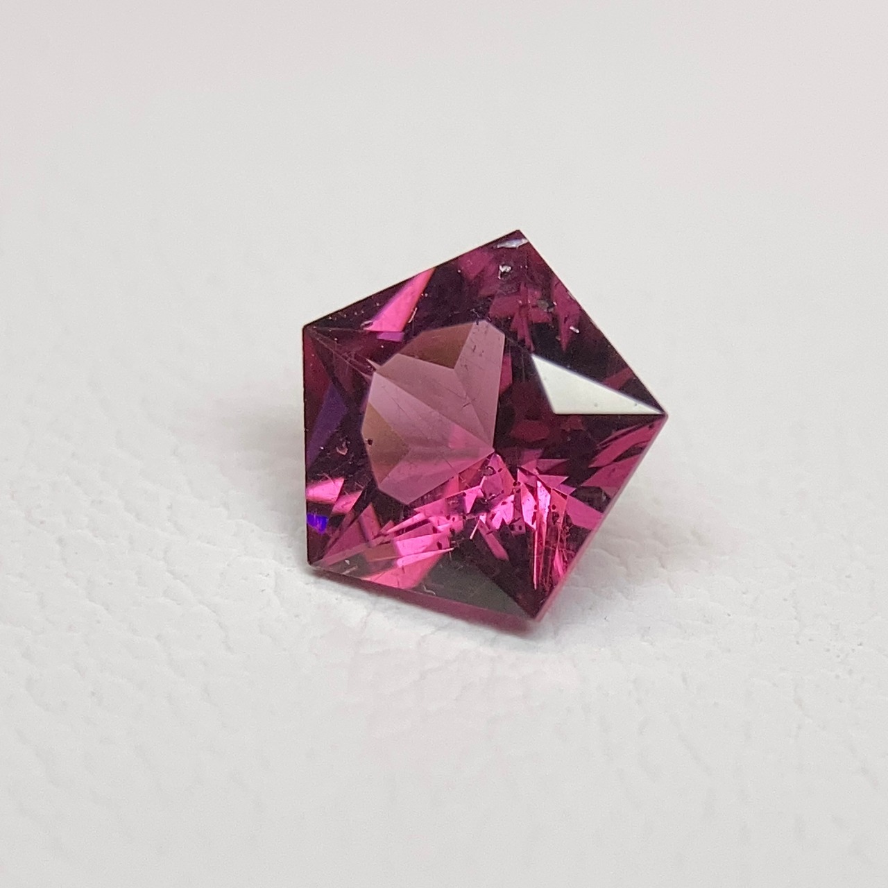 ロードライトガーネット 0.580ct 赤紫色 簡易ソーティング付き r-0383