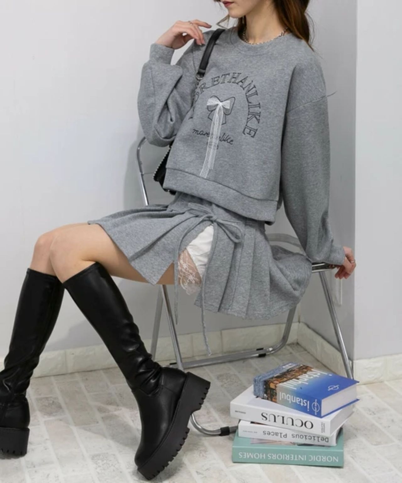 【2025年新作】レースリボン付き スウェット+ミニスカパン セットアップ　グレー　