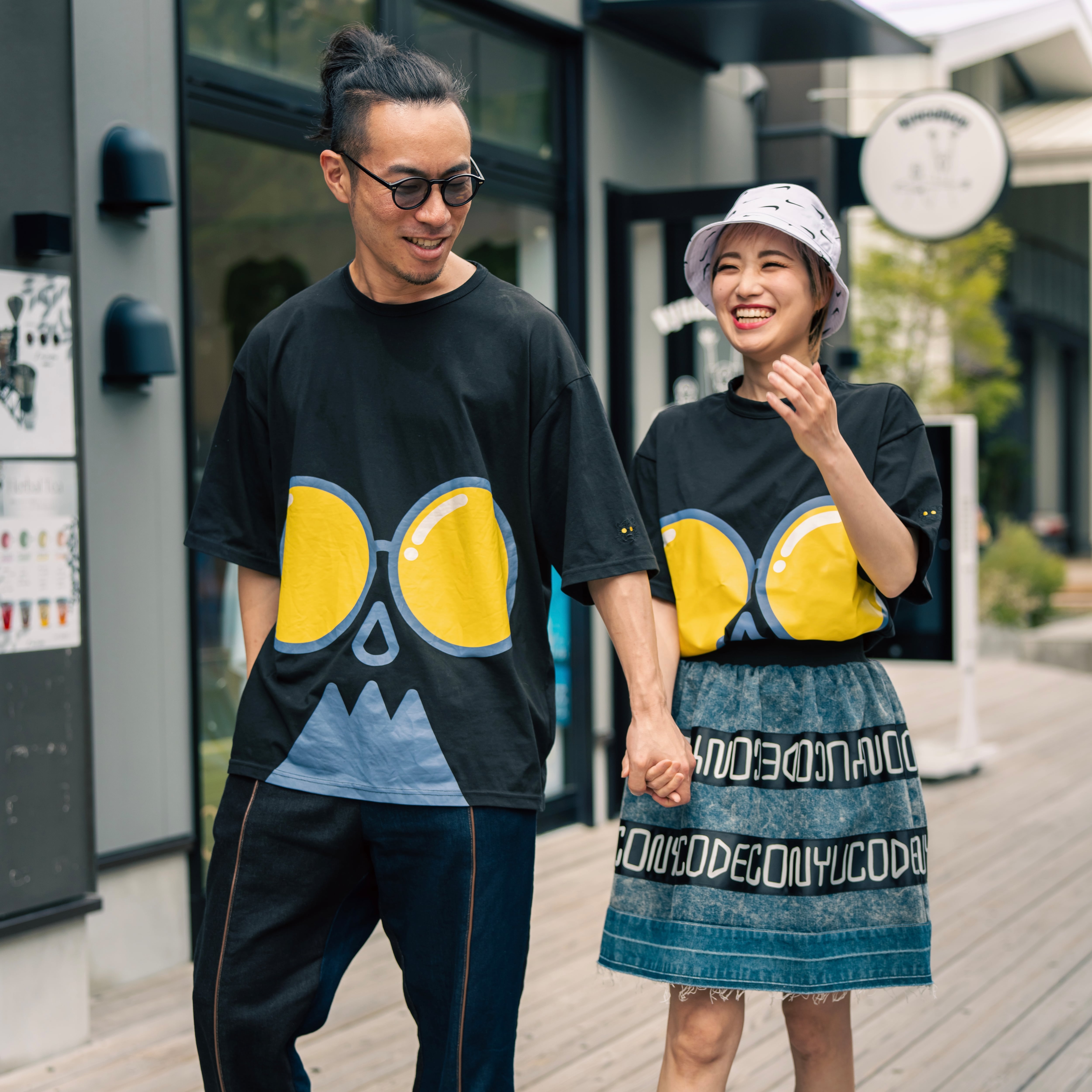 OYANO】Aska：Big Tonny Glassy T-shirt Black | NyucoDeco [にゅこで