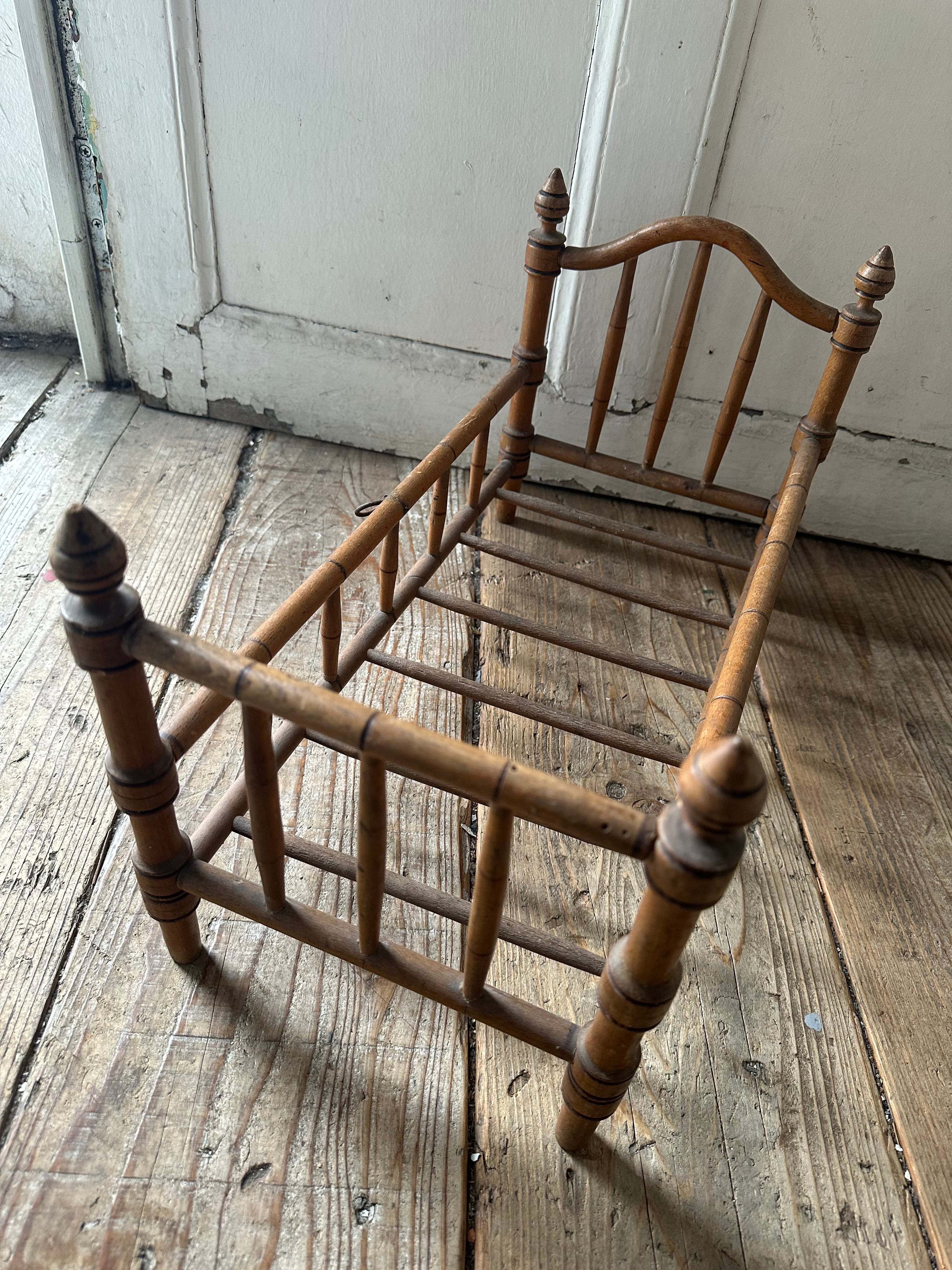 木製ドールベッド ブラウン | Brocante de La Cocotte （フランス