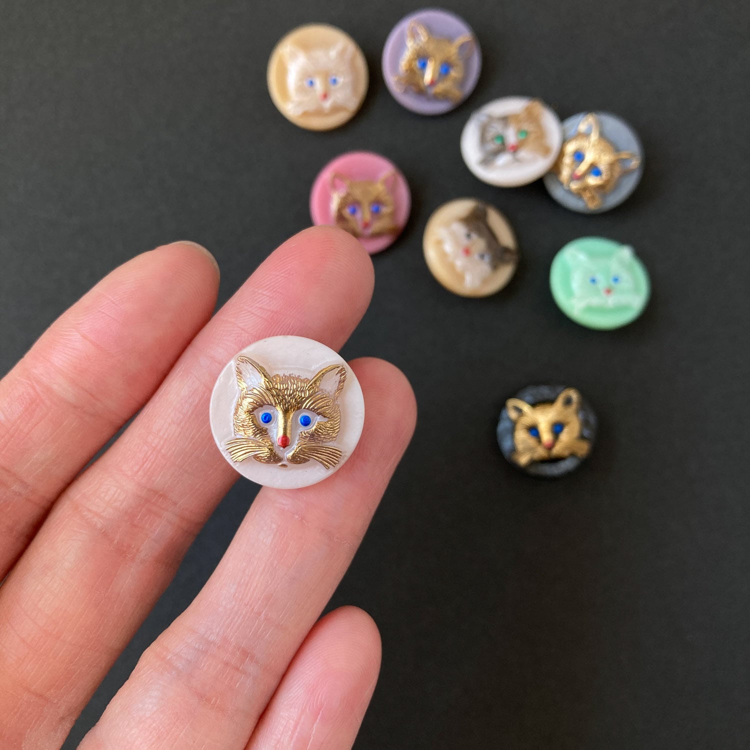 新色追加〉チェコガラスボタン-Cat（18mm） | Dua-アクセサリーパーツ