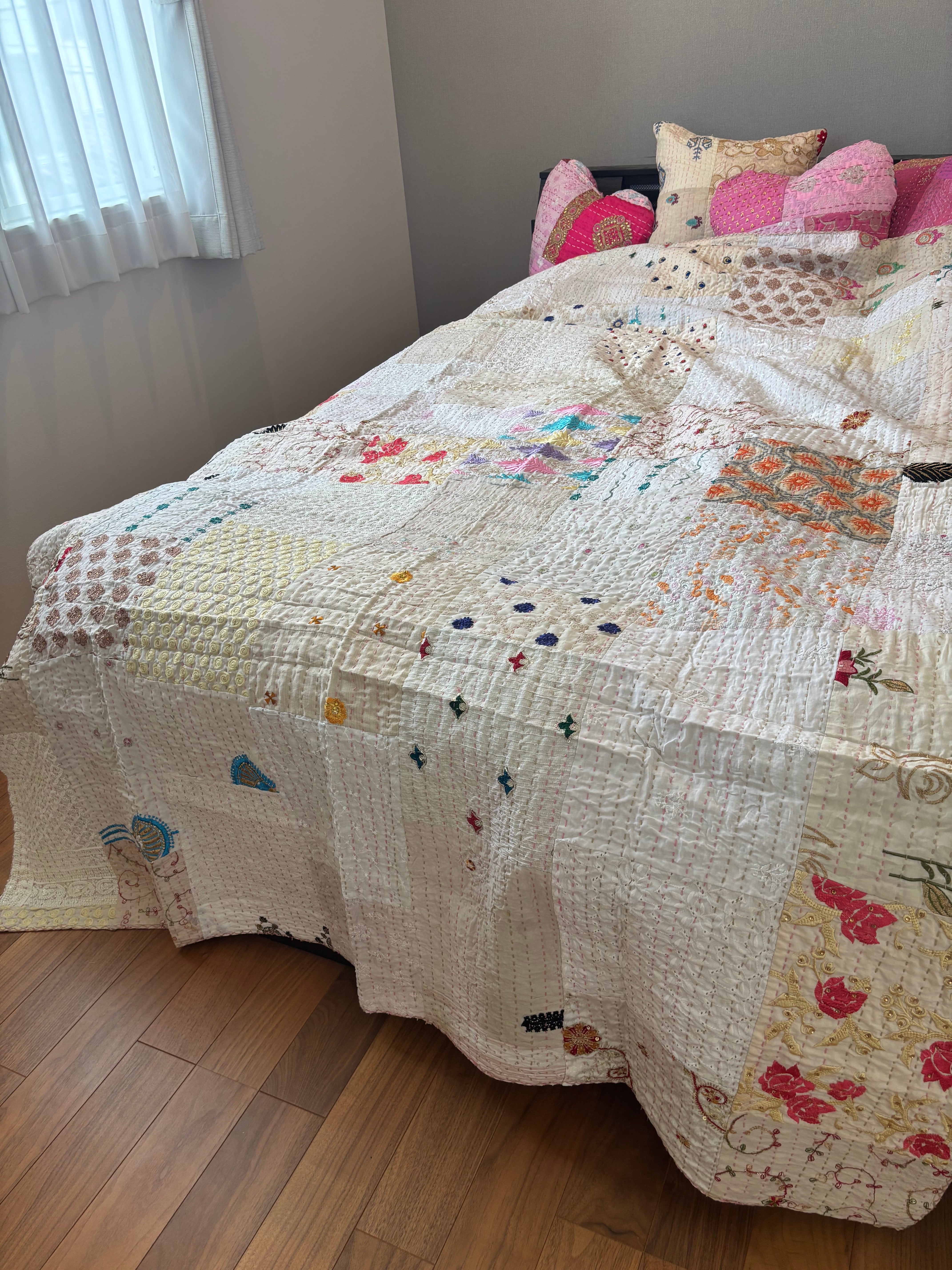 L】アイボリーB カンバディアキルト(ダブルサイズ) インド刺繍パッチ