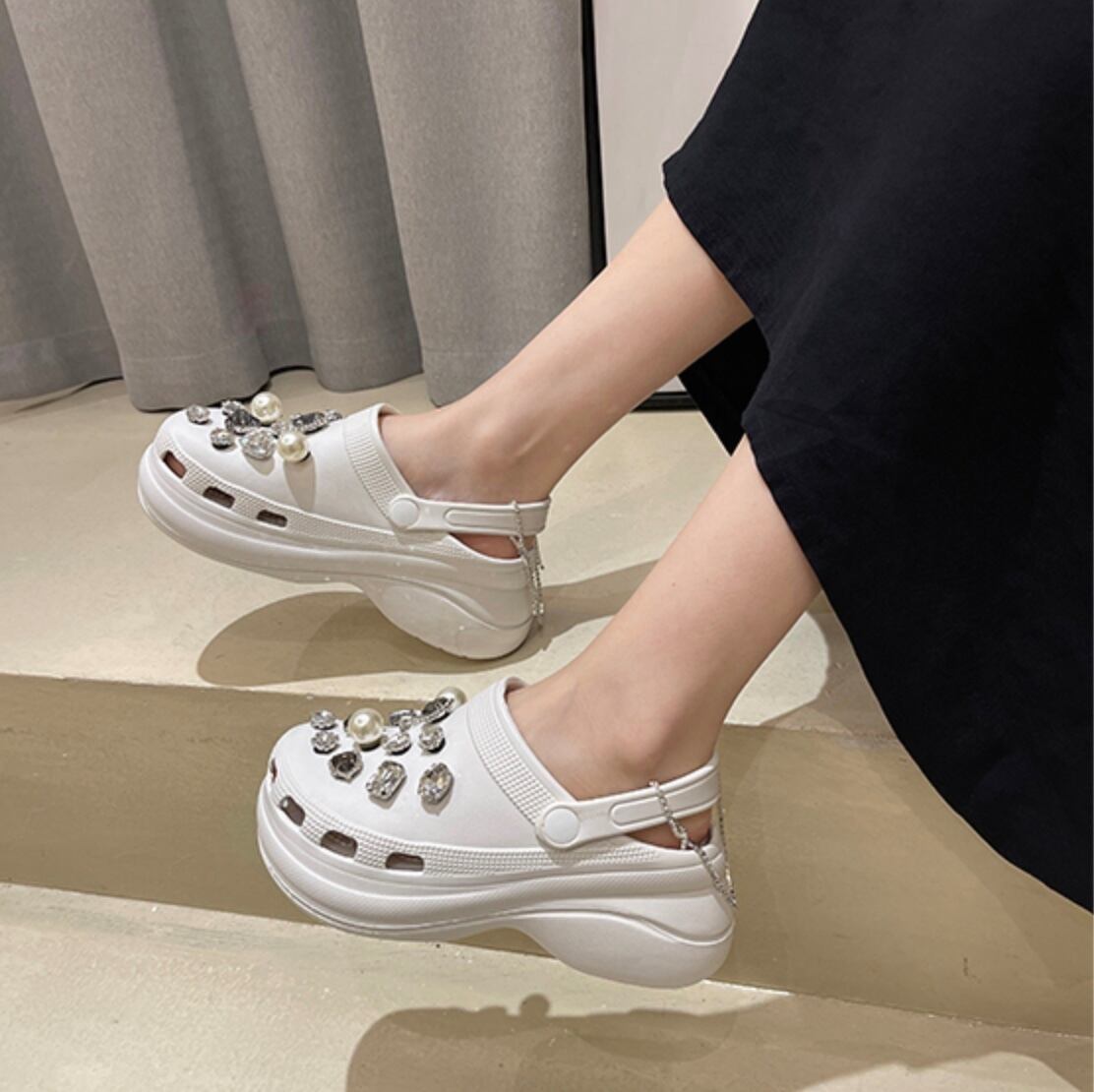 送料無料 ビジューで デコ盛り 厚底 クロックス ラインストーン パンチング サンダル スタイルアップ 楽ちん ビーチ プール お洒落 Lamitte Deco トレンド 韓国ファッション ショップ Base店