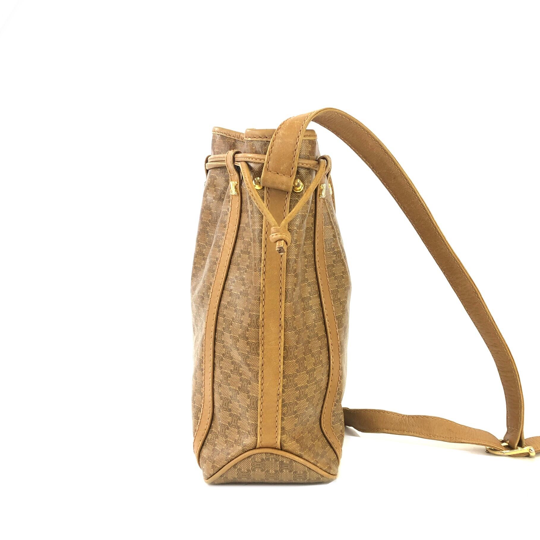 美品 CELINE  巾着 ブラゾン マカダム トリオンフ ショルダーバッグ CELINE セリーヌ マカダム ブラゾンスタッズ トリオンフ 巾着 ドロー