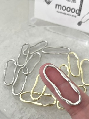 【4個】変形オーバルリングパーツチャームコネクター
